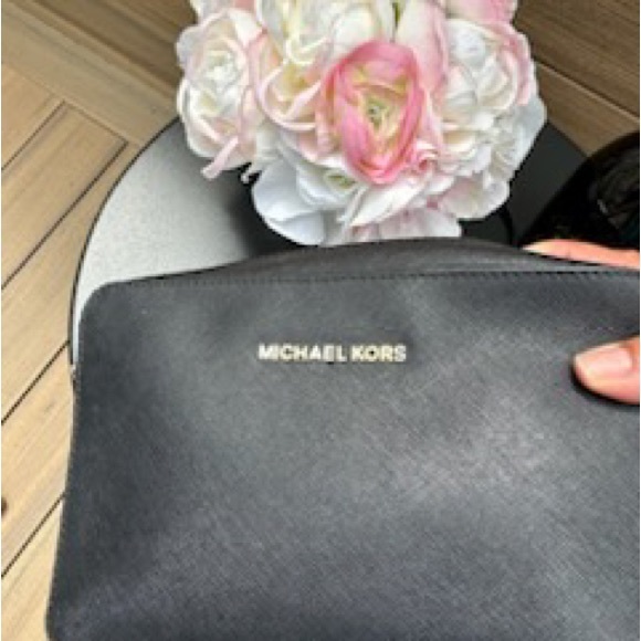 MICHAEL KORS crossbody bag. - Picture 2 of 8